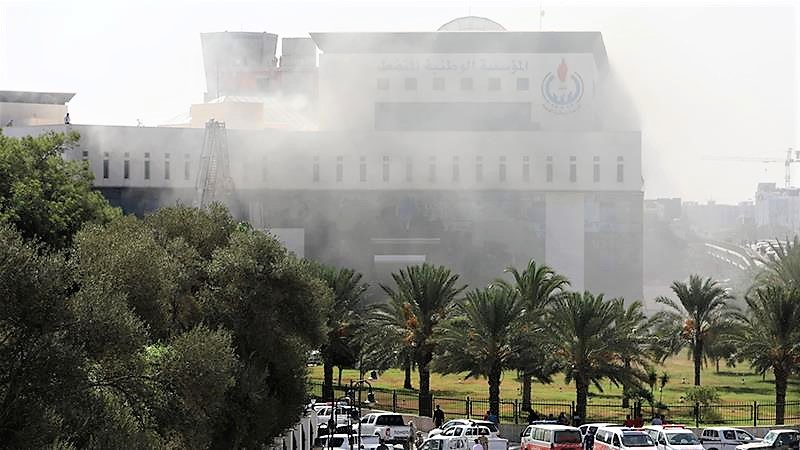 Libia, presa d’assalto sede Compagnia nazionale petrolifera a Tripoli. Morti 4 kamikaze. Per la polizia c’è la mano dell’Isis