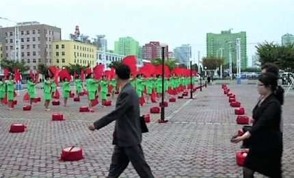 Nordcorea celebra 70 anni, grandi coreografie no missili