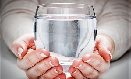 Un bicchiere d'acqua aiuta a tenere alta la concentrazione