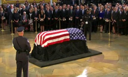McCain, cerimonia funebre in Campidoglio senza Trump