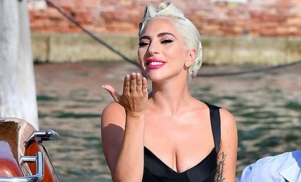 A Venezia tutti pazzi per Lady Gaga, esordio in "A star is born"
