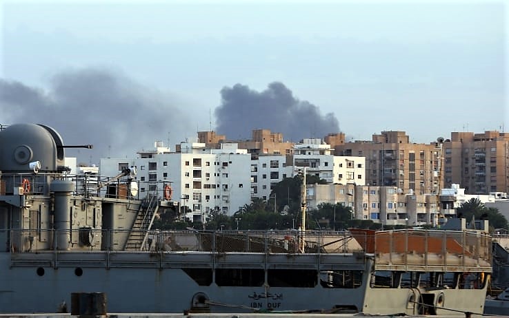 Sale bilancio vittime a Tripoli, almeno 50 morti. Ripresi anche i lanci di razzi