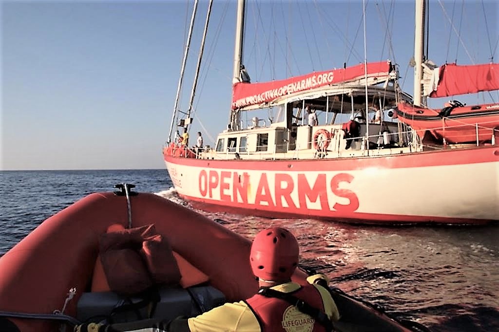 Migranti, veliero della Open Arms di nuovo verso Libia