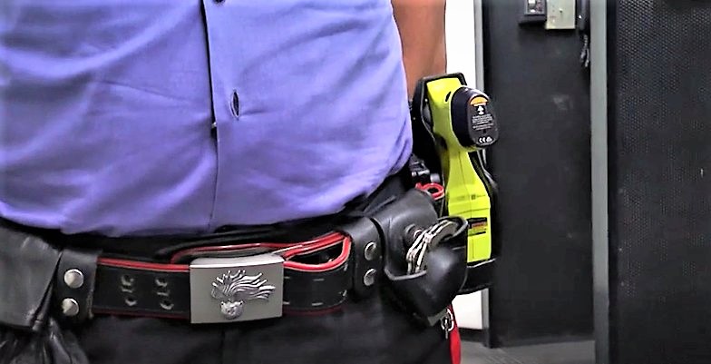 tasercarabinieri (2)