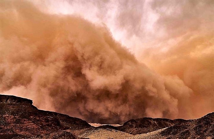 Tempeste di sabbia su Titano come sulla Terra e su Marte