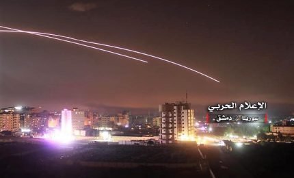 Missili israeliani attaccano Damasco. La Siria accusa: "I nostri sistemi di difesa hanno sventato un'aggressione"
