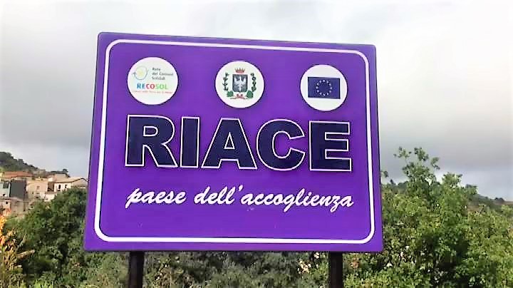 A Riace migranti e attivisti manifestano per Mimmo Lucano (2)