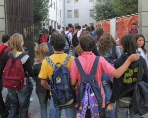 Spray urticante a scuola, 1500 evacuati a Sarzana