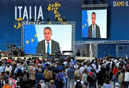 M5s in piazza di governo. Di Maio: "No condoni, anima non cambia"