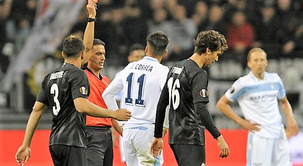 Tracollo Lazio, ne prende 4 dall’Eintracht. Inzaghi: “Gara rovinata dall’arbitro”