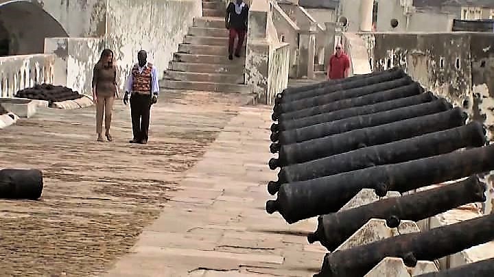 Melania Trump in Ghana visita la prigione degli schiavi