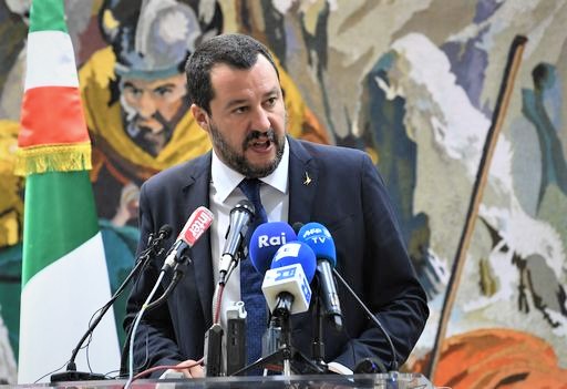 Il Parlamento approva il Def, Salvini: indietro non si torna