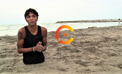 Il surfer e rapper senza gambe in fuga dal Venezuela