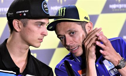 Rossi: "Un peccato, la miglior gara della stagione". Ma in Moto2 vince il fratello