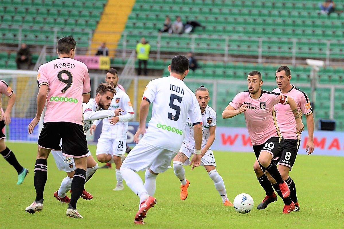 Palermo-Cosenza 2-1, e i rosanero raggiungono la vetta