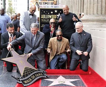Una stella sulla Walk of Fame per il rapper Snoop Dogg