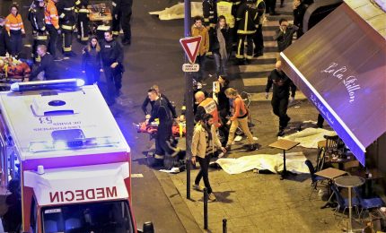 Parigi, Borne e Hidalgo a commemorazione attacchi al Bataclan