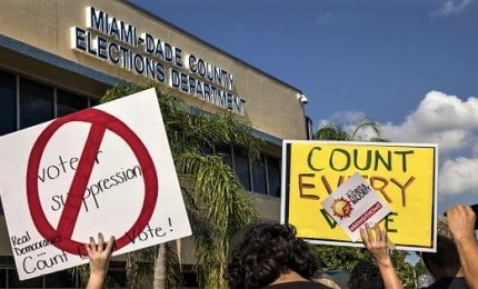 Riconteggio in Florida, voto in bilico Georgia e Arizona. E Trump accusa i Dem di frodi