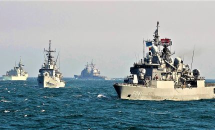 La Russia cattura 3 navi ucraine nel Mar Nero, Ucraina verso la legge marziale