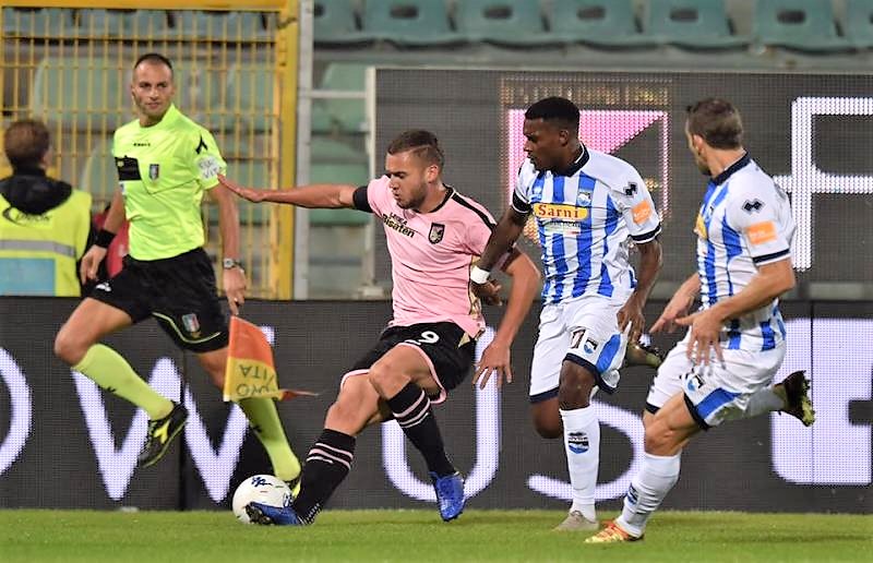 Palermo asfalta il Pescara, 3-0 e in testa alla classifica
