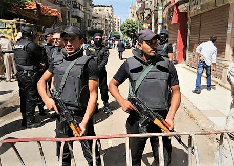 Terroristi attaccano bus cristiani copti, i morti salgono a 10