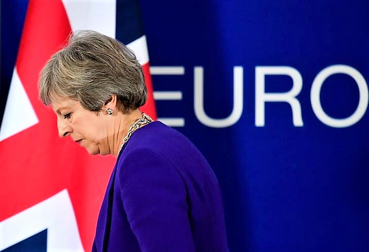 May sotto pressione rinvia il voto sulla Brexit. Primo ministro verso le dimissioni