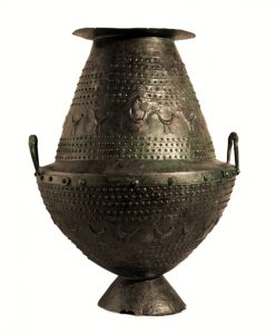 1 Vaso biconico villonoviano da tomba 74 Montevetrano1