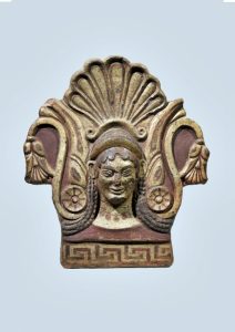 Antefissa in terracotta a busto femminile da Capua. Museo Archeologico Nazionale di Napoli1