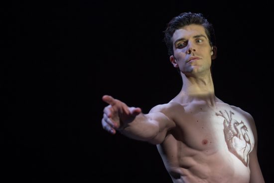 Roberto Bolle torna con ‘Danza con me’ tra ironia e impegno