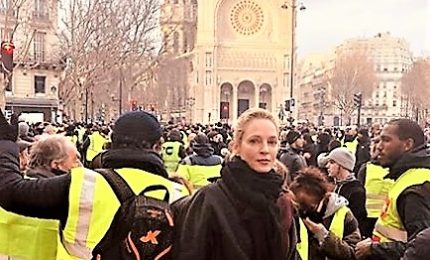 Parigi, Uma Thurman e Owen Wilson avvistati vicino 'gilet gialli'