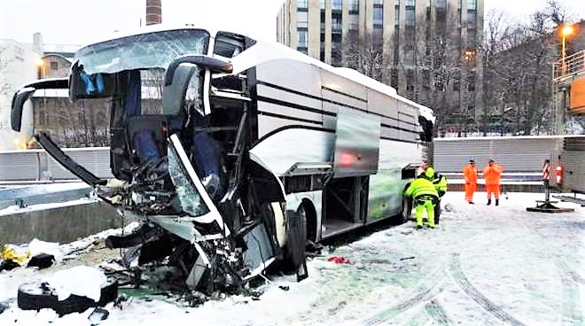 Bus si schianta vicino Zurigo: muore un’italiana, 43 feriti di cui tre gravi