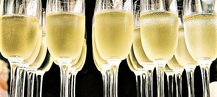 Capodanno, record spumante. I consigli come si beve