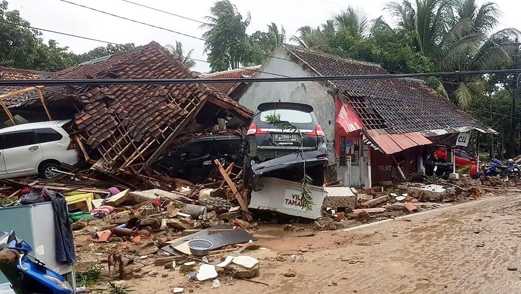 L’Indonesia travolta da uno tsunami, oltre 220 morti. Anak Krakatau, figlio del vulcano che fece 36.000 vittime