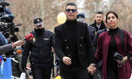 Evasione fiscale, Ronaldo arriva in tribunale a Madrid con Georgina