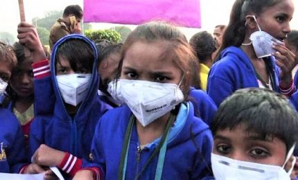 Smog fuori controllo a Bangkok, centinaia di scuole chiuse