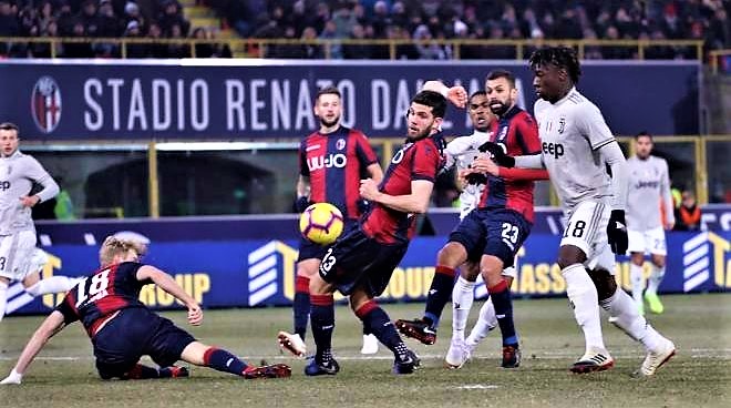 Un gol per tempo, Juve passa facile a Bologna
