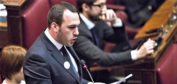 manlio-di-stefano-e1449832625868