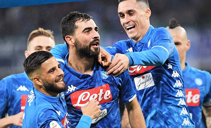 Napoli affonda Sassuolo e vola ai quarti