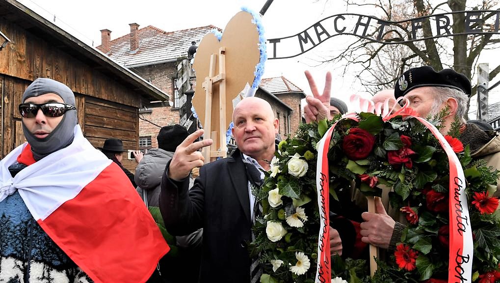 Shoah, nazionalisti polacchi provano ad entrare ad Auschwitz: “Non solo ebrei uccisi”