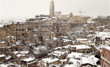 Uno scenario da cartolina, i Sassi di Matera sotto la neve