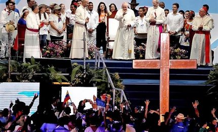 La Via Crucis del Papa a Panama: i migranti sono Cristo di oggi