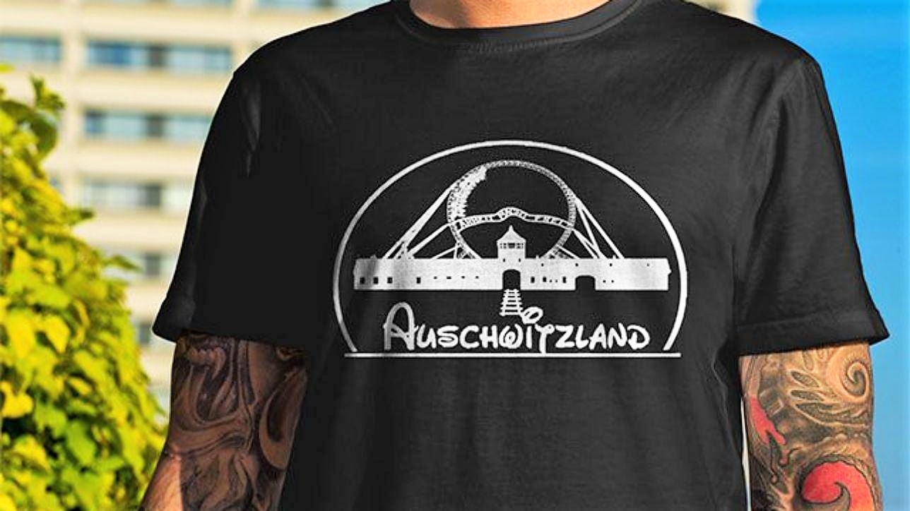 Maglia choc ‘Auschwitzland’, condanna a 9mila euro