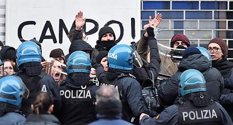 Centri sociali:sgombero Torino, 3 fermi per terrorismo