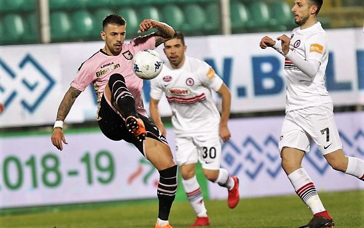 Palermo-Foggia 0-0, i rosanero perdono la vetta
