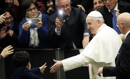Il monito del Papa: "Non bastano scontate condanne, serve concretezza". Le testimonianze