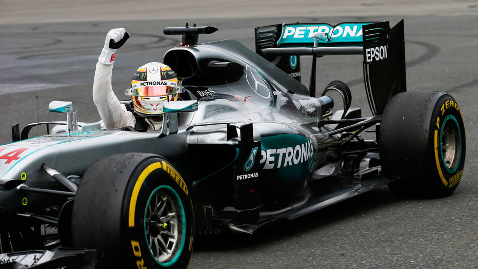 Hamilton non si ferma, Ferrari Vettel seconda