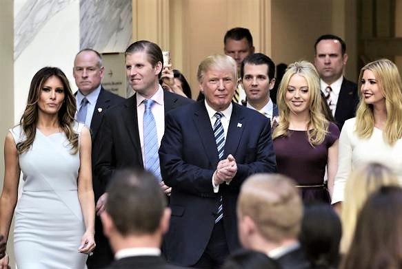 Melania, Eric, Donald, Donald jr, Tiffany e Ivanka Trump