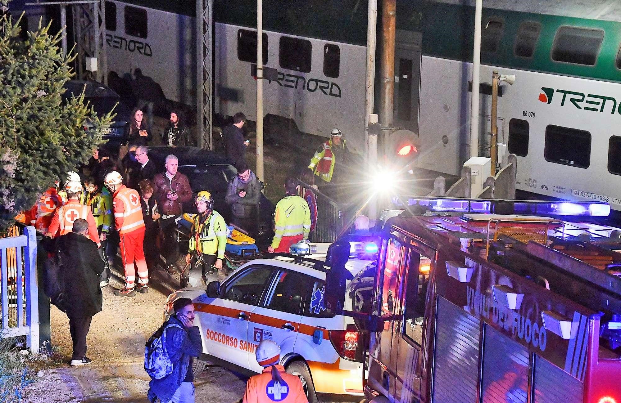 Scontro frontale tra treni nel Comasco, sei feriti