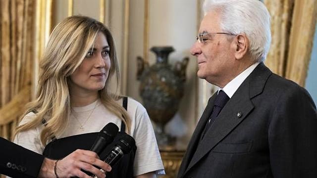 Mattarella alla youtuber: 20enni si impegnino, egoisti sono tristi