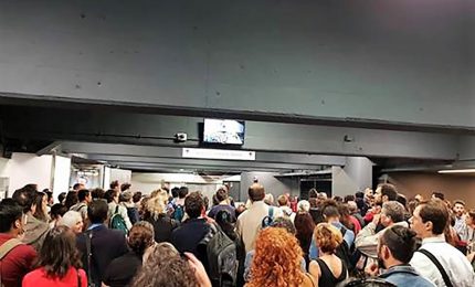 Roma, è caos metro A. Tre stazioni chiuse: rabbia e disagi